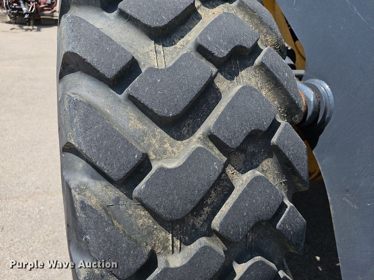 image for item DN8673 2005 John Deere 624J wheel loader