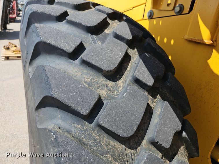 image for item DN8673 2005 John Deere 624J wheel loader