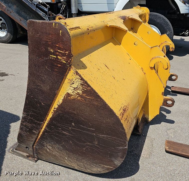 image for item DN8673 2005 John Deere 624J wheel loader