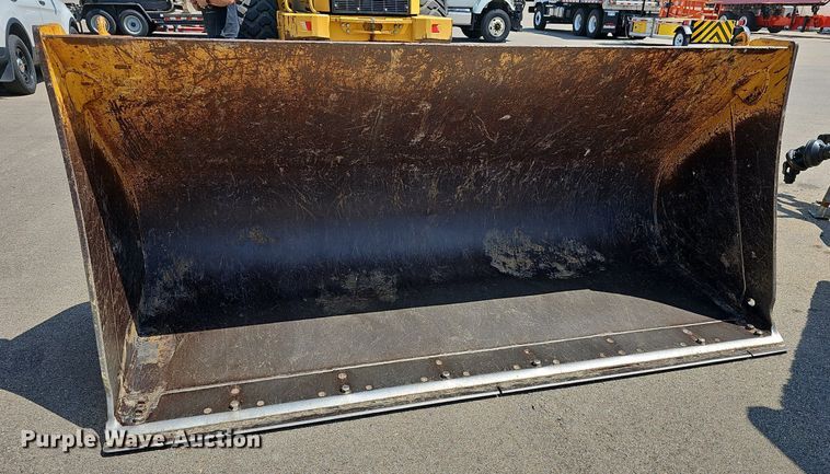 image for item DN8673 2005 John Deere 624J wheel loader