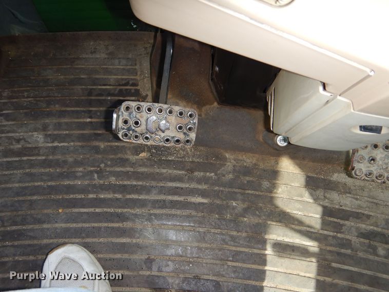 image for item DN8680 1999 John Deere 6310 MFWD tractor