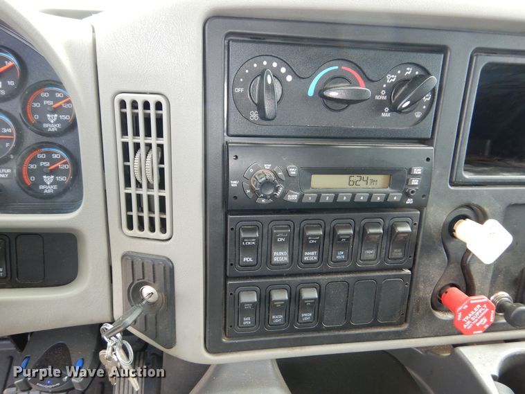 image for item DN8682 2014 International WorkStar 7500 dump truck