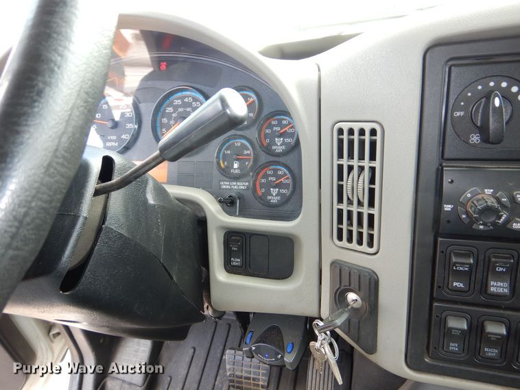 image for item DN8682 2014 International WorkStar 7500 dump truck