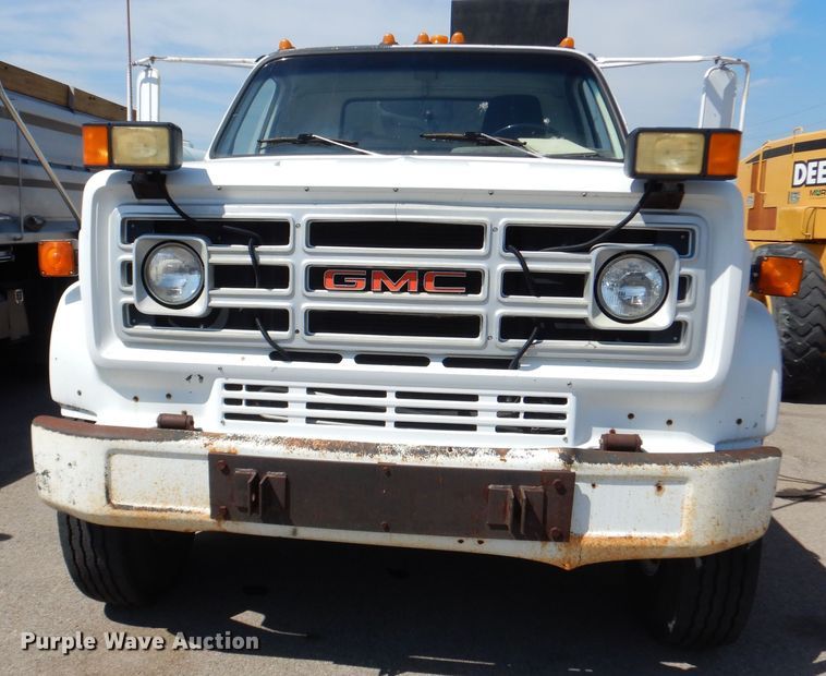 image for item DN8685 1988 GMC C6000 oil distributor truck