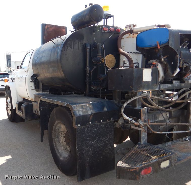 image for item DN8685 1988 GMC C6000 oil distributor truck