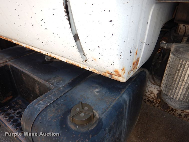 image for item DN8685 1988 GMC C6000 oil distributor truck