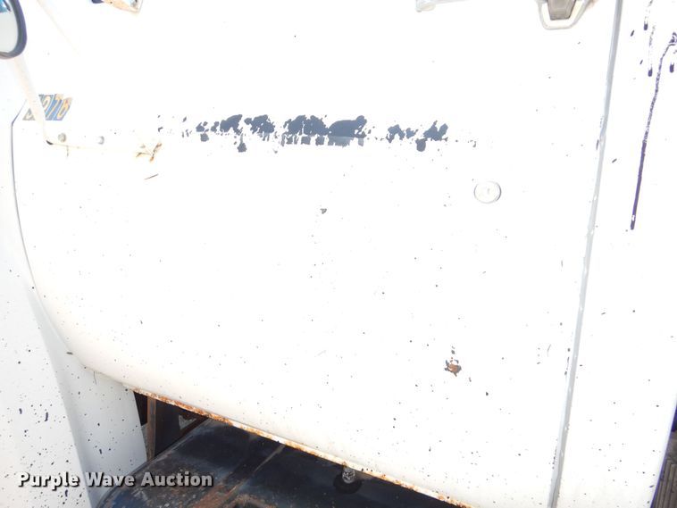 image for item DN8685 1988 GMC C6000 oil distributor truck