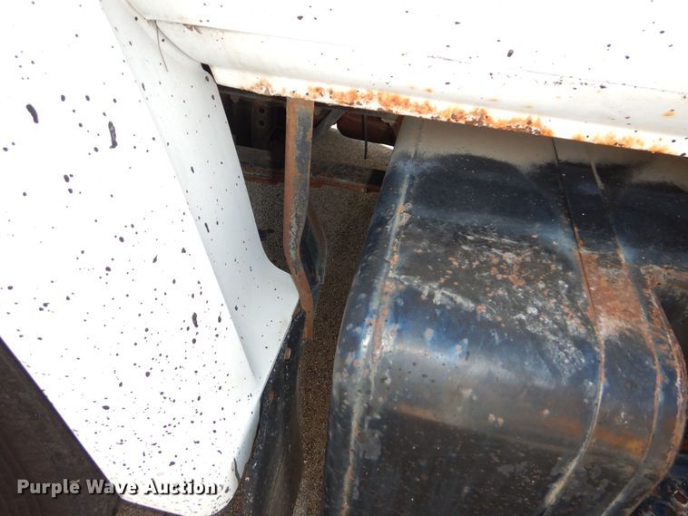 image for item DN8685 1988 GMC C6000 oil distributor truck