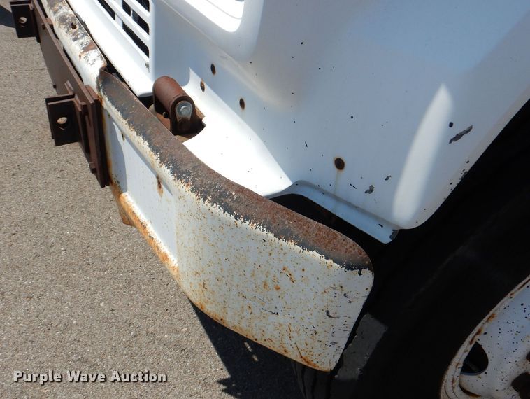 image for item DN8685 1988 GMC C6000 oil distributor truck