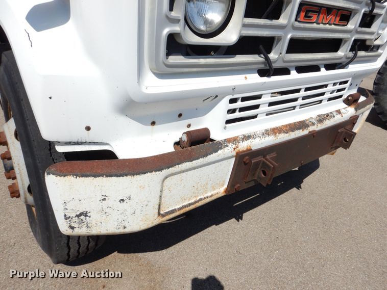 image for item DN8685 1988 GMC C6000 oil distributor truck