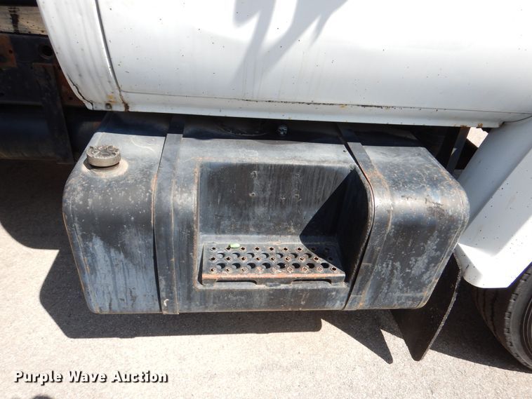 image for item DN8685 1988 GMC C6000 oil distributor truck