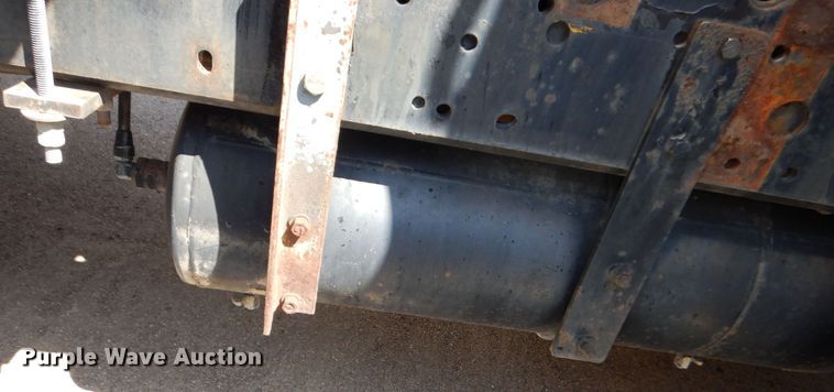 image for item DN8685 1988 GMC C6000 oil distributor truck