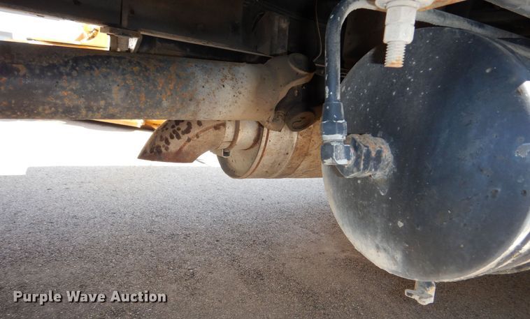 image for item DN8685 1988 GMC C6000 oil distributor truck