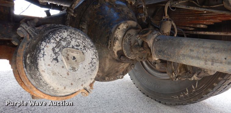 image for item DN8685 1988 GMC C6000 oil distributor truck