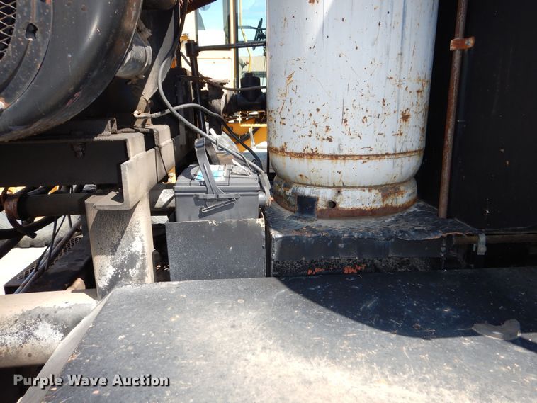 image for item DN8685 1988 GMC C6000 oil distributor truck