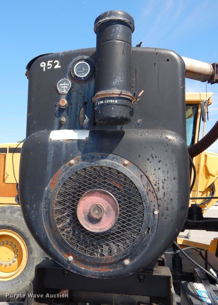 image for item DN8685 1988 GMC C6000 oil distributor truck