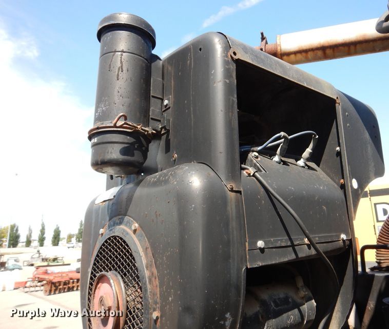 image for item DN8685 1988 GMC C6000 oil distributor truck