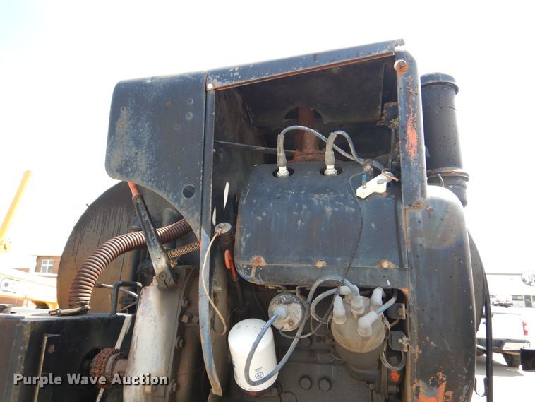 image for item DN8685 1988 GMC C6000 oil distributor truck