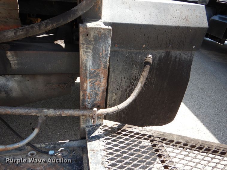 image for item DN8685 1988 GMC C6000 oil distributor truck