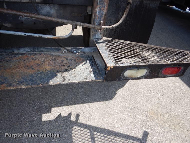 image for item DN8685 1988 GMC C6000 oil distributor truck