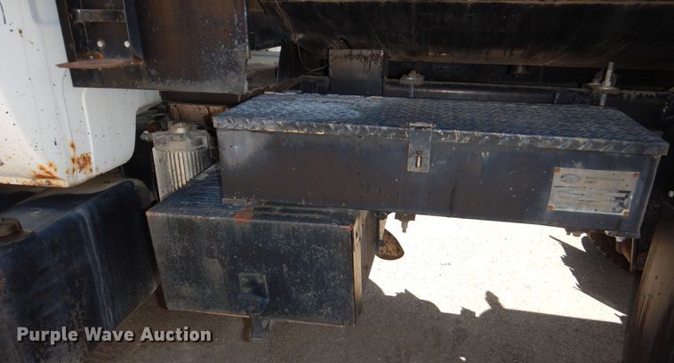 image for item DN8685 1988 GMC C6000 oil distributor truck