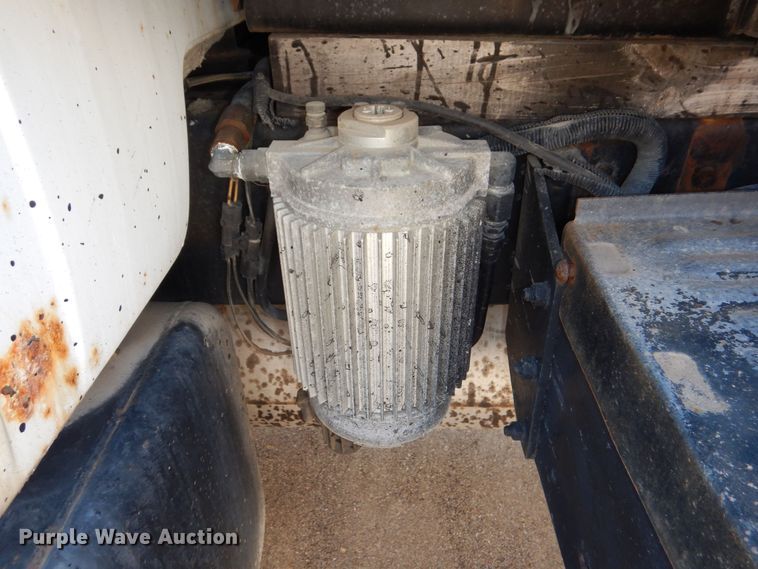 image for item DN8685 1988 GMC C6000 oil distributor truck