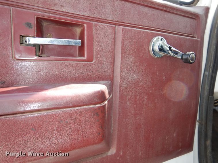 image for item DN8685 1988 GMC C6000 oil distributor truck