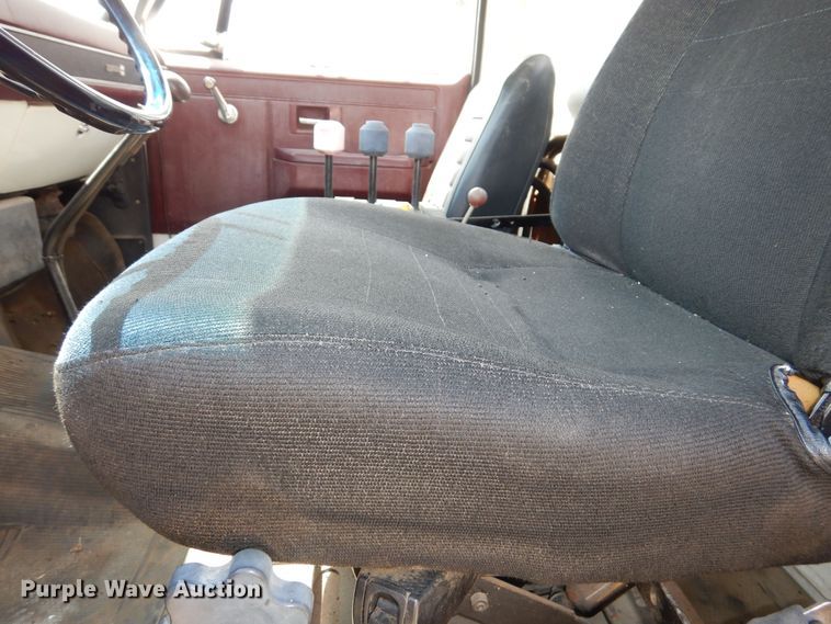 image for item DN8685 1988 GMC C6000 oil distributor truck