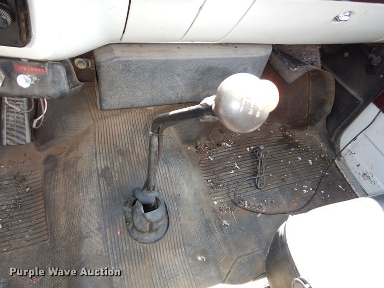 image for item DN8685 1988 GMC C6000 oil distributor truck