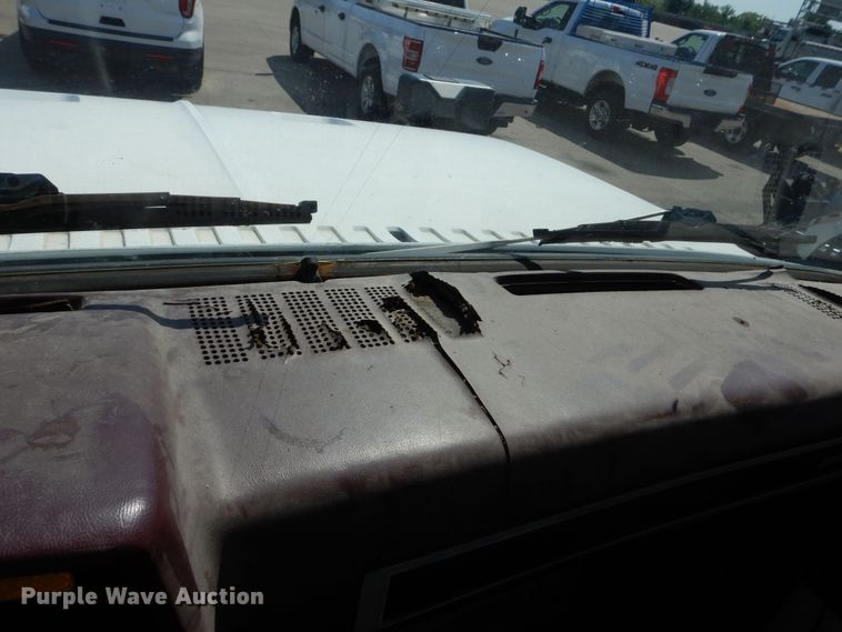 image for item DN8685 1988 GMC C6000 oil distributor truck