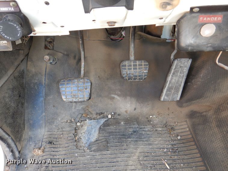 image for item DN8685 1988 GMC C6000 oil distributor truck