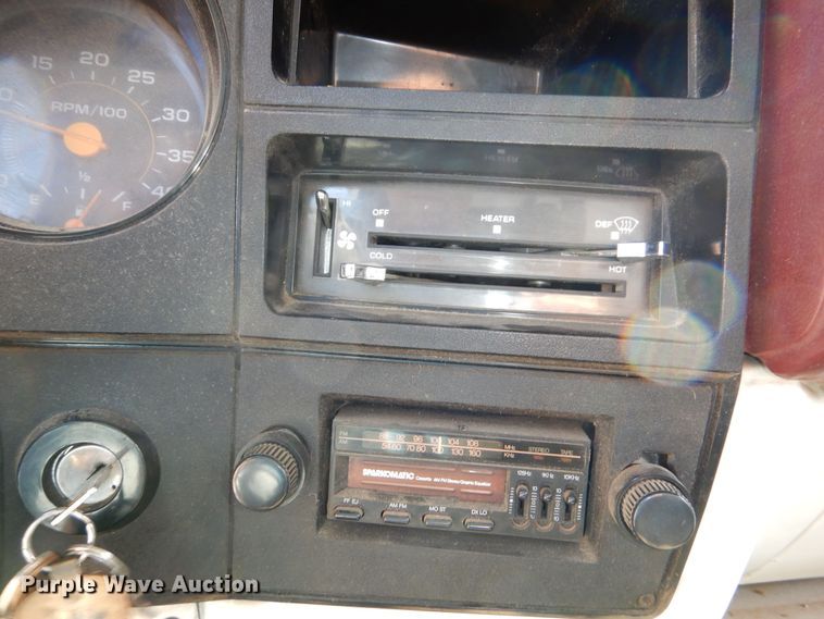 image for item DN8685 1988 GMC C6000 oil distributor truck