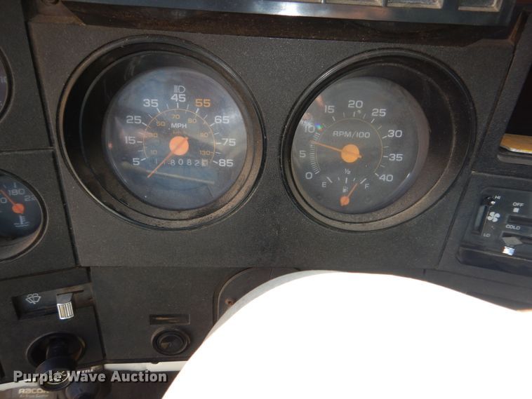 image for item DN8685 1988 GMC C6000 oil distributor truck