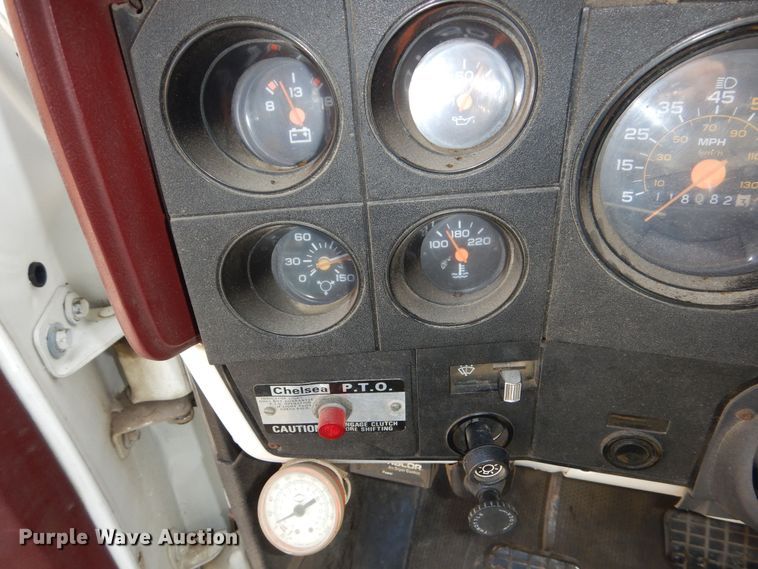 image for item DN8685 1988 GMC C6000 oil distributor truck