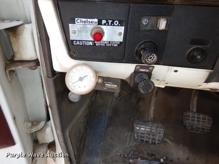 image for item DN8685 1988 GMC C6000 oil distributor truck