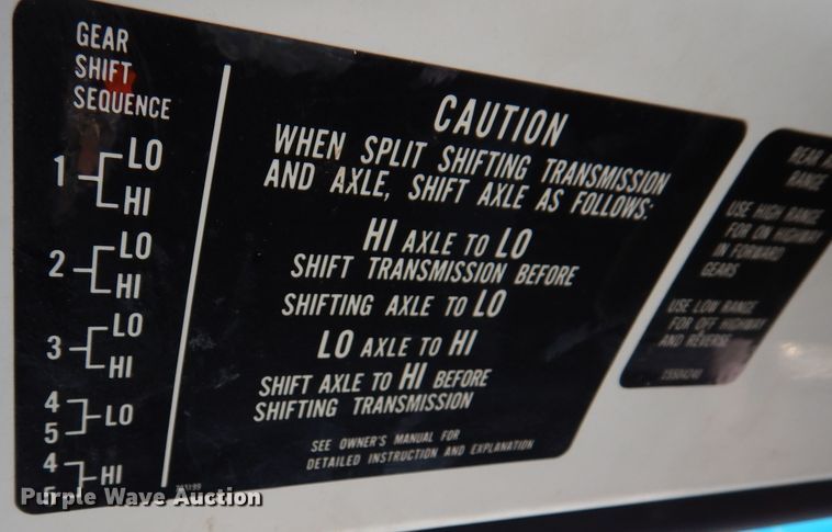 image for item DN8685 1988 GMC C6000 oil distributor truck