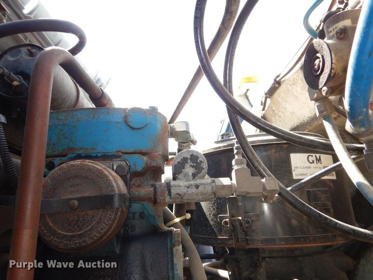 image for item DN8685 1988 GMC C6000 oil distributor truck