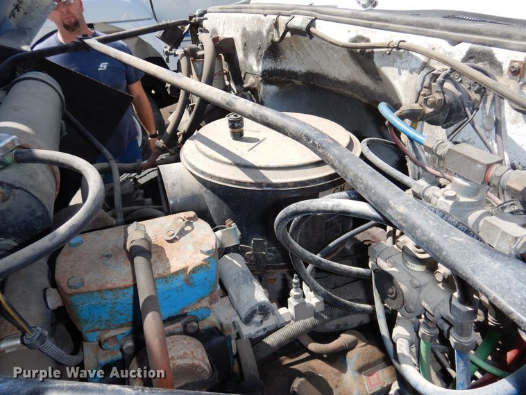 image for item DN8685 1988 GMC C6000 oil distributor truck