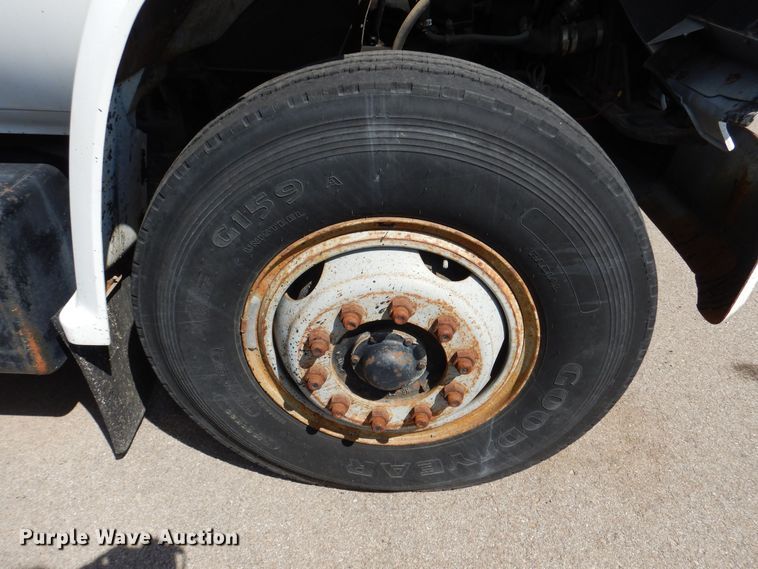 image for item DN8685 1988 GMC C6000 oil distributor truck