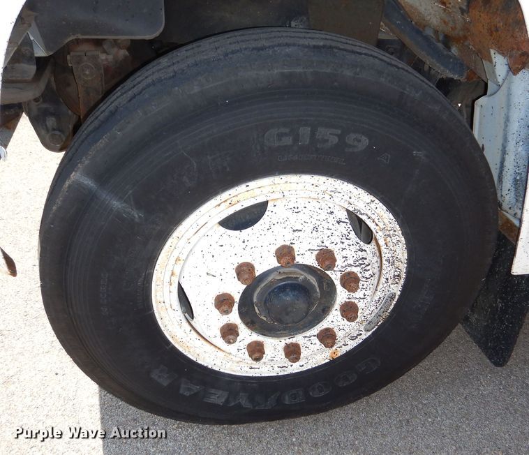 image for item DN8685 1988 GMC C6000 oil distributor truck