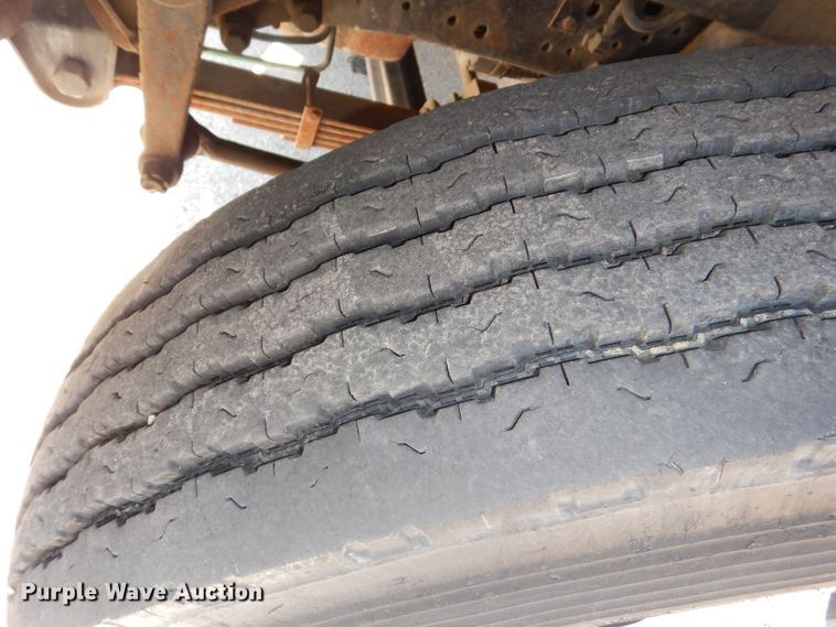 image for item DN8685 1988 GMC C6000 oil distributor truck