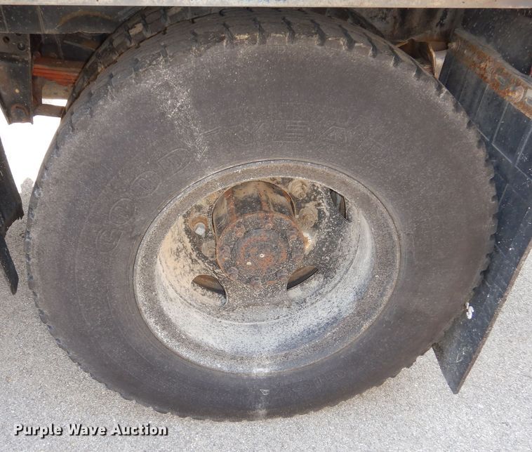 image for item DN8685 1988 GMC C6000 oil distributor truck