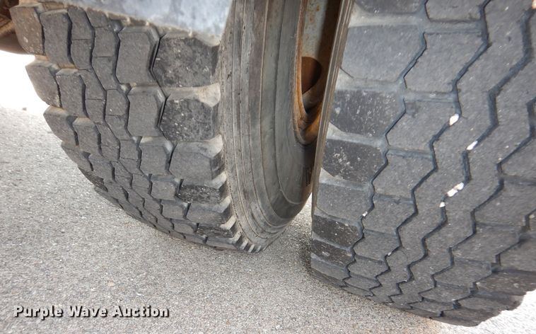 image for item DN8685 1988 GMC C6000 oil distributor truck