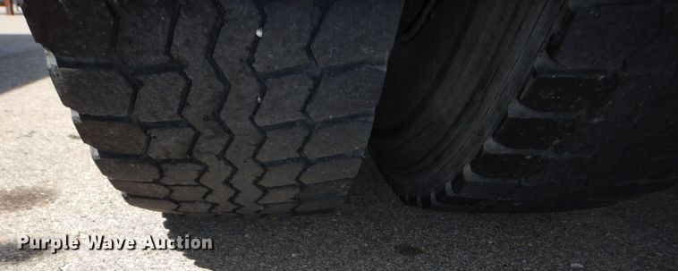 image for item DN8685 1988 GMC C6000 oil distributor truck