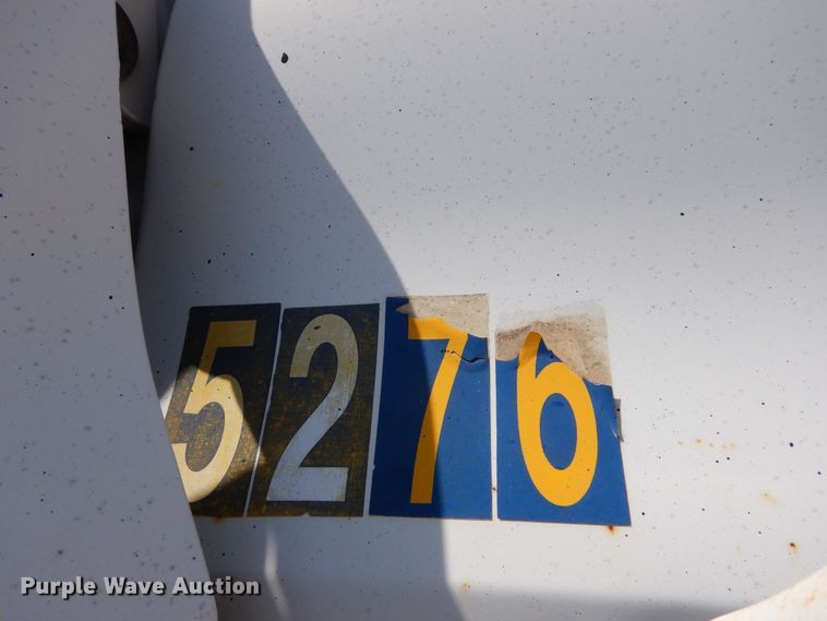 image for item DN8685 1988 GMC C6000 oil distributor truck