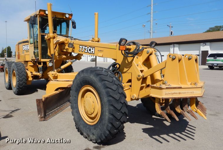 image for item DN8686 2001 John Deere 772CH motor grader