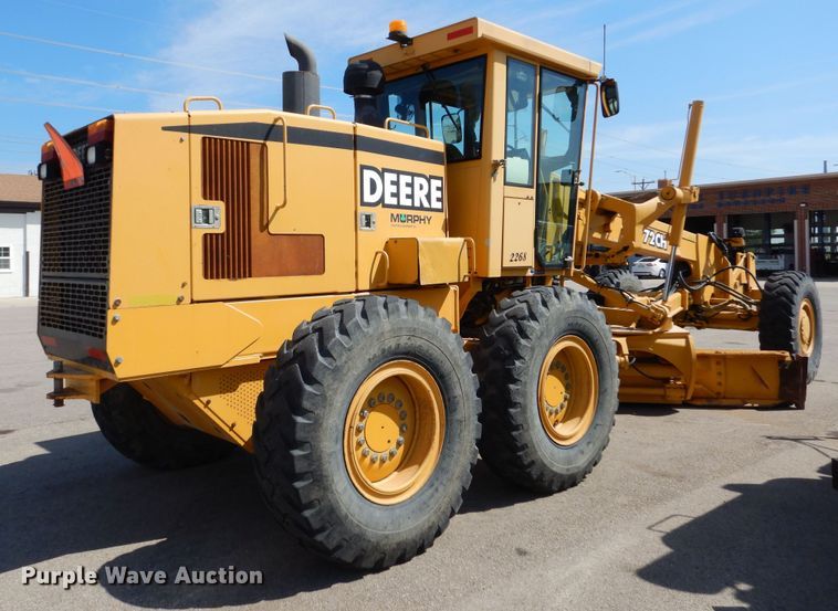 image for item DN8686 2001 John Deere 772CH motor grader