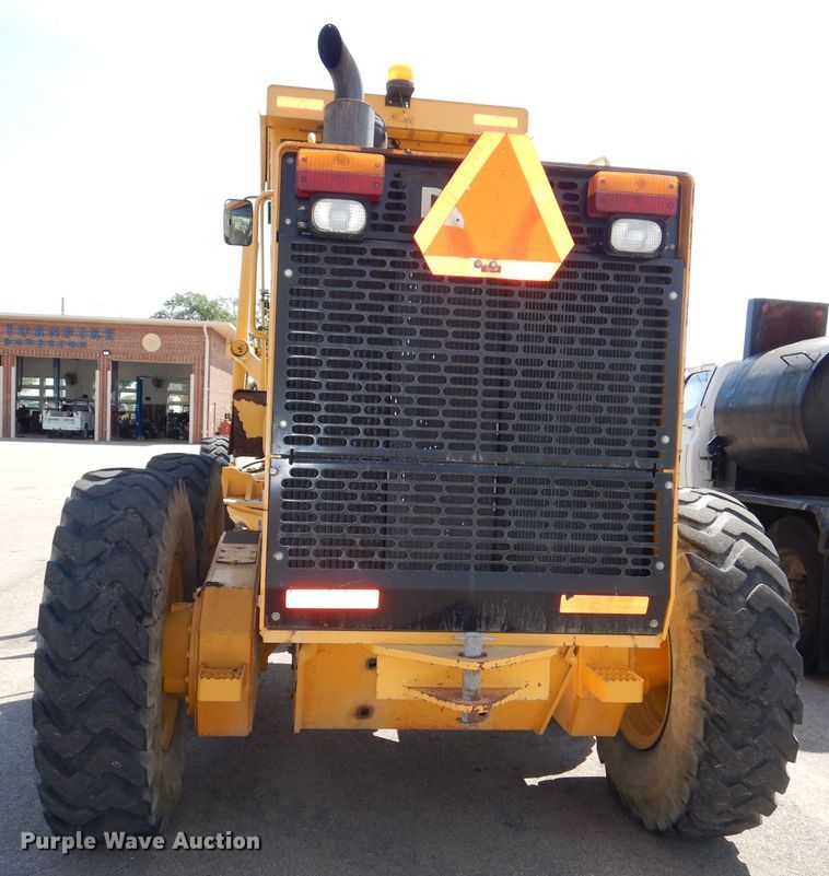 image for item DN8686 2001 John Deere 772CH motor grader