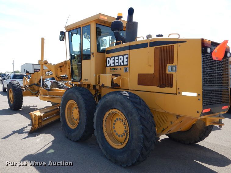 image for item DN8686 2001 John Deere 772CH motor grader