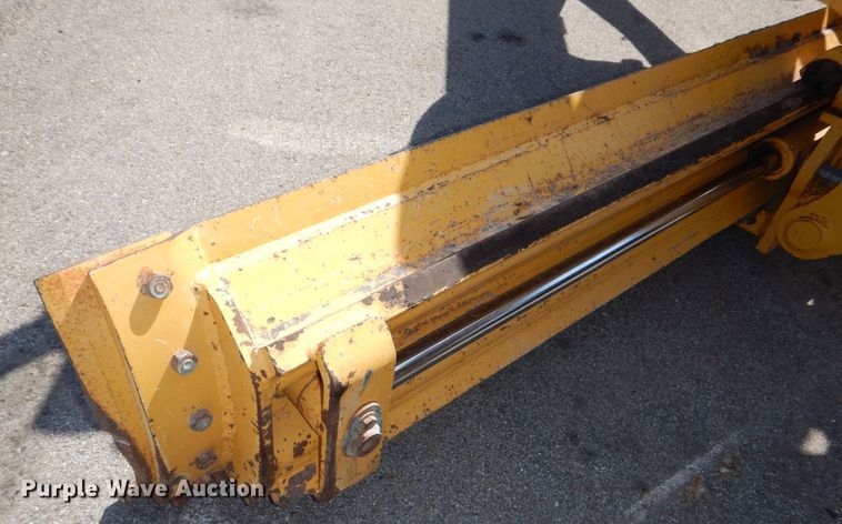 image for item DN8686 2001 John Deere 772CH motor grader